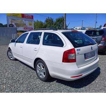 Skoda Octavia  Kombi 2013,  2.0 diesel - Na sprzedaż za 21 800 zł - Pogwizdów - zdjęcie 4