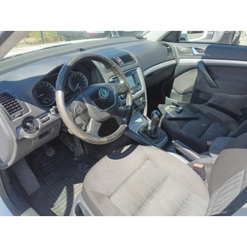 Skoda Octavia  Kombi 2013,  2.0 diesel - Na sprzedaż za 21 800 zł - Pogwizdów - zdjęcie 9