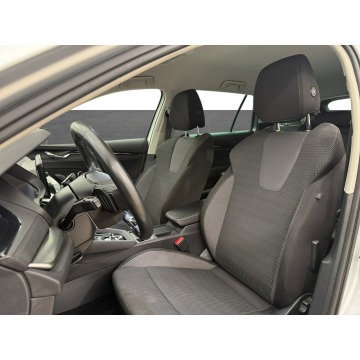 Skoda Octavia  Kombi 2023,  1.5 benzyna, automat - Na sprzedaż za 81 900 zł - Warszawa - zdjęcie 10