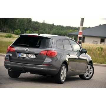 Opel Astra  Kombi 2011,  1.4 benzyna - Na sprzedaż za 19 900 zł - Ostrów Mazowiecka - zdjęcie 8