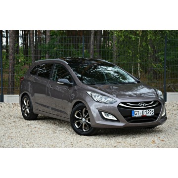 Hyundai i30  Kombi 2015,  1.6 benzyna - Na sprzedaż za 32 900 zł - Ostrów Mazowiecka - zdjęcie 2