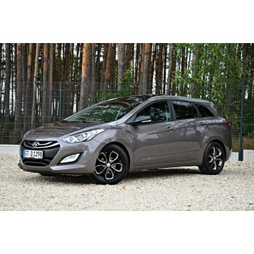 Hyundai i30  Kombi 2015,  1.6 benzyna - Na sprzedaż za 32 900 zł - Ostrów Mazowiecka - zdjęcie 12