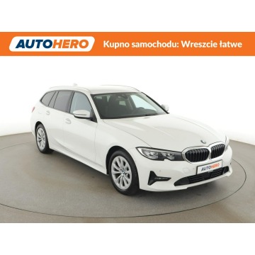 BMW Seria 3  Kombi 2021,  2.0 diesel, automat - Na sprzedaż za 74 400 zł - Warszawa - zdjęcie 10