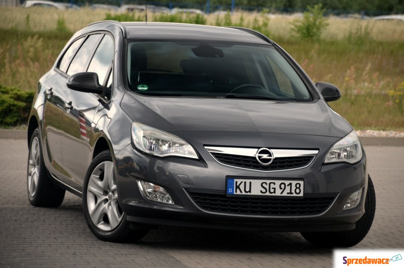 Opel Astra  Kombi 2011,  1.4 benzyna - Na sprzedaż za 19 900 zł - Ostrów Mazowiecka