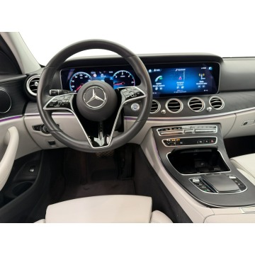 Mercedes - Benz E-klasa  Kombi 2023,  2.0 hybryda, automat - Na sprzedaż za 139 900 zł - Warszawa - zdjęcie 9