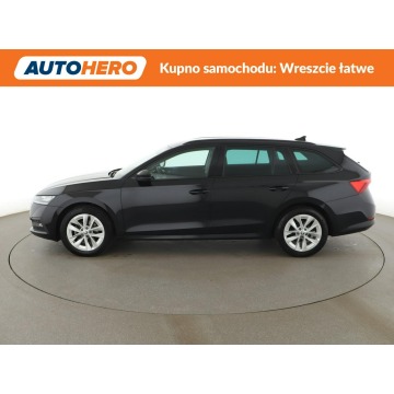 Skoda Octavia  Kombi 2023,  2.0 benzyna, automat - Na sprzedaż za 79 500 zł - Warszawa - zdjęcie 2