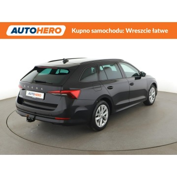 Skoda Octavia  Kombi 2023,  2.0 benzyna, automat - Na sprzedaż za 79 500 zł - Warszawa - zdjęcie 7
