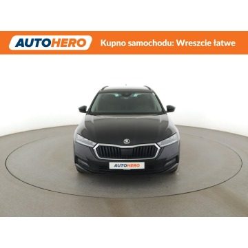 Skoda Octavia  Kombi 2023,  2.0 benzyna, automat - Na sprzedaż za 79 500 zł - Warszawa - zdjęcie 11