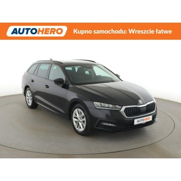 Skoda Octavia  Kombi 2023,  2.0 benzyna, automat - Na sprzedaż za 79 500 zł - Warszawa - zdjęcie 10