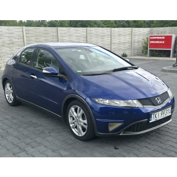 Honda Civic  Hatchback 2009,  1.8 benzyna - Na sprzedaż za 19 900 zł - Piekoszów - zdjęcie 2