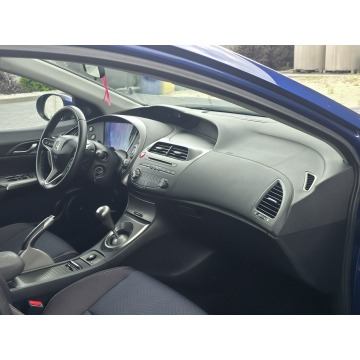 Honda Civic  Hatchback 2009,  1.8 benzyna - Na sprzedaż za 19 900 zł - Piekoszów - zdjęcie 10