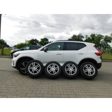 Volvo   SUV 2023,  2.0 benzyna, automat - Na sprzedaż za 99 980 zł - Żyrardów - zdjęcie 2