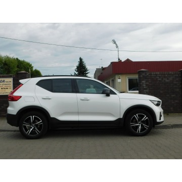 Volvo   SUV 2023,  2.0 benzyna, automat - Na sprzedaż za 99 980 zł - Żyrardów - zdjęcie 5