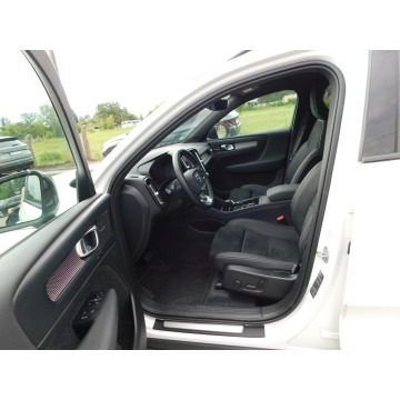 Volvo   SUV 2023,  2.0 benzyna, automat - Na sprzedaż za 99 980 zł - Żyrardów - zdjęcie 6