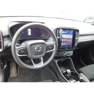 Volvo   SUV 2023,  2.0 benzyna, automat - Na sprzedaż za 99 980 zł - Żyrardów - zdjęcie 7