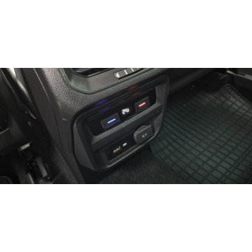 Volkswagen Tiguan  SUV 2019,  2.0 diesel, automat - Na sprzedaż za 79 800 zł - Paproć - zdjęcie 12