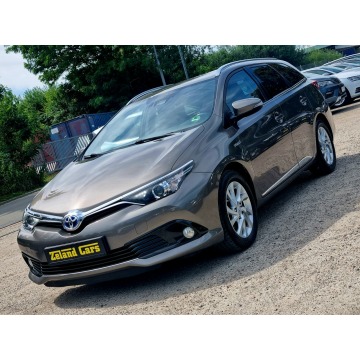 Toyota Auris  Kombi 2017,  1.8 hybryda, automat - Na sprzedaż za 48 900 zł - Szczecin - zdjęcie 1