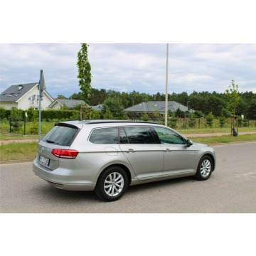 Volkswagen Passat  Kombi 2016,  2.0 diesel, automat - Na sprzedaż za 37 900 zł - Borowiczki-Pieńki - zdjęcie 8