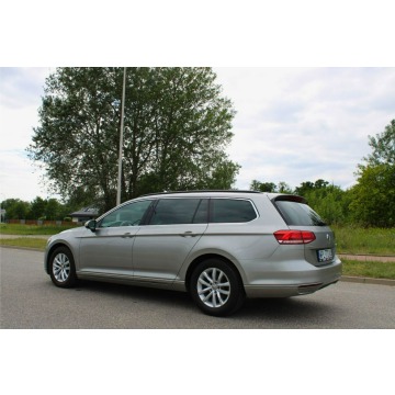 Volkswagen Passat  Kombi 2016,  2.0 diesel, automat - Na sprzedaż za 37 900 zł - Borowiczki-Pieńki - zdjęcie 9
