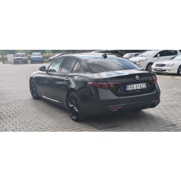 Alfa Romeo Giulia  Sedan/Limuzyna 2017,  2.0, automat - Na sprzedaż za 76 900 zł - Malutkie - zdjęcie 4