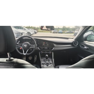 Alfa Romeo Giulia  Sedan/Limuzyna 2017,  2.0, automat - Na sprzedaż za 76 900 zł - Malutkie - zdjęcie 7