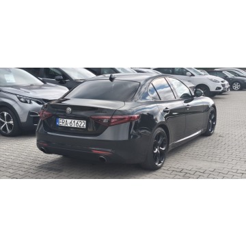 Alfa Romeo Giulia  Sedan/Limuzyna 2017,  2.0, automat - Na sprzedaż za 76 900 zł - Malutkie - zdjęcie 3