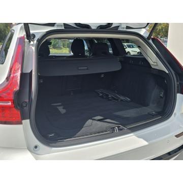 Volvo V60  Kombi 2025,  2.0 benzyna, automat - Na sprzedaż za 165 900 zł - Tychy - zdjęcie 9