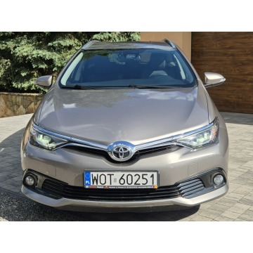Toyota Auris  Kombi 2015,  1.6 benzyna - Na sprzedaż za 43 900 zł - Radom - zdjęcie 2