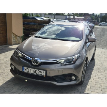 Toyota Auris  Kombi 2015,  1.6 benzyna - Na sprzedaż za 43 900 zł - Radom - zdjęcie 3