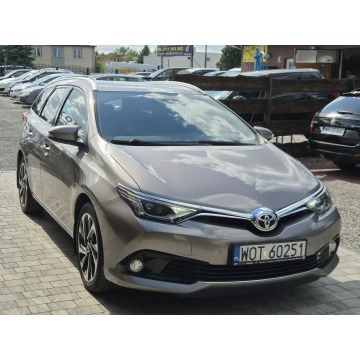 Toyota Auris  Kombi 2015,  1.6 benzyna - Na sprzedaż za 43 900 zł - Radom - zdjęcie 5