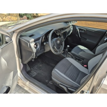 Toyota Auris  Kombi 2015,  1.6 benzyna - Na sprzedaż za 43 900 zł - Radom - zdjęcie 9