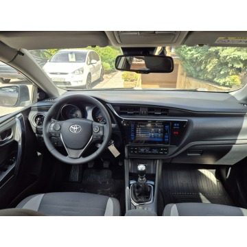 Toyota Auris  Kombi 2015,  1.6 benzyna - Na sprzedaż za 43 900 zł - Radom - zdjęcie 11