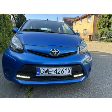 Toyota Aygo  Hatchback 2012,  1.0 benzyna - Na sprzedaż za 14 800 zł - Wejherowo - zdjęcie 2