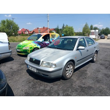 Skoda Octavia  Sedan/Limuzyna 2000,  2.0 benzyna - Na sprzedaż za 2 500,00 zł - Tarnów - zdjęcie 2