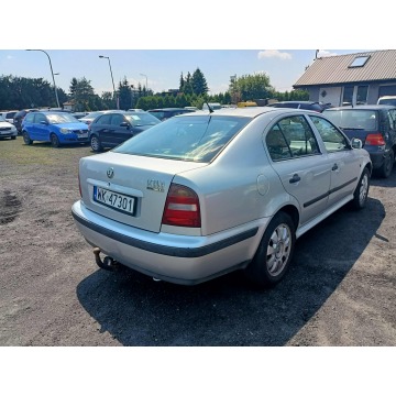Skoda Octavia  Sedan/Limuzyna 2000,  2.0 benzyna - Na sprzedaż za 2 500,00 zł - Tarnów - zdjęcie 4