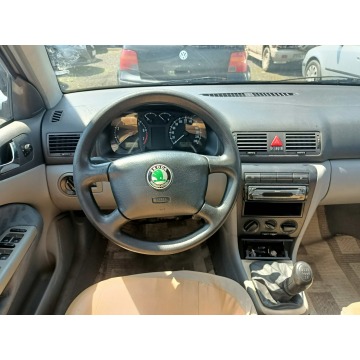 Skoda Octavia  Sedan/Limuzyna 2000,  2.0 benzyna - Na sprzedaż za 2 500,00 zł - Tarnów - zdjęcie 7