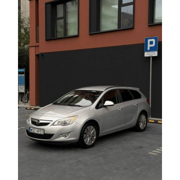 Opel Astra - 2011