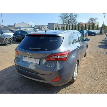 Hyundai i30  Kombi 2016,  1.6 benzyna - Na sprzedaż za 31 999 zł - Chrzanów - zdjęcie 7