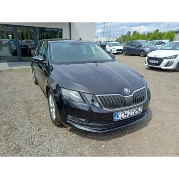 Skoda Octavia  Liftback 2019,  1.6 diesel, automat - Na sprzedaż za 40 999 zł - Chrzanów - zdjęcie 9