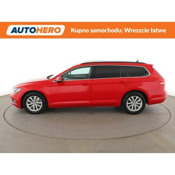 Volkswagen Passat  Kombi 2019,  1.6 diesel, automat - Na sprzedaż za 50 900 zł - Warszawa - zdjęcie 2