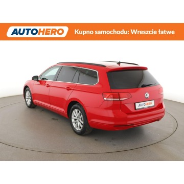 Volkswagen Passat  Kombi 2019,  1.6 diesel, automat - Na sprzedaż za 50 900 zł - Warszawa - zdjęcie 4