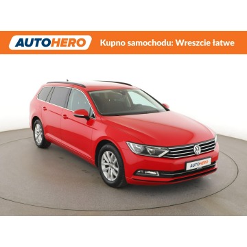 Volkswagen Passat  Kombi 2019,  1.6 diesel, automat - Na sprzedaż za 50 900 zł - Warszawa - zdjęcie 10