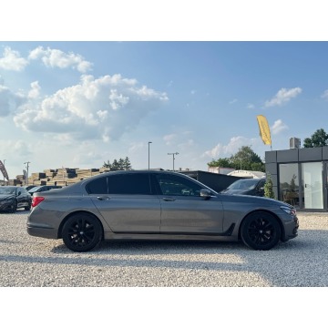 BMW Seria 7  Sedan/Limuzyna 2015,  4.4 benzyna, automat - Na sprzedaż za 99 900 zł - Michałowice-Wieś - zdjęcie 3