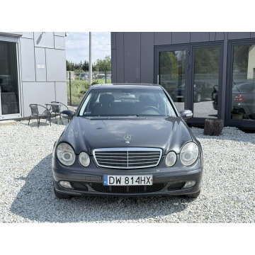 Mercedes - Benz E-klasa  Sedan/Limuzyna 2002,  2.1 diesel, automat - Na sprzedaż za 14 900 zł - Wrocław - zdjęcie 2