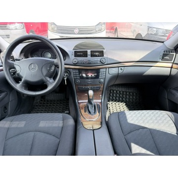 Mercedes - Benz E-klasa  Sedan/Limuzyna 2002,  2.1 diesel, automat - Na sprzedaż za 14 900 zł - Wrocław - zdjęcie 4