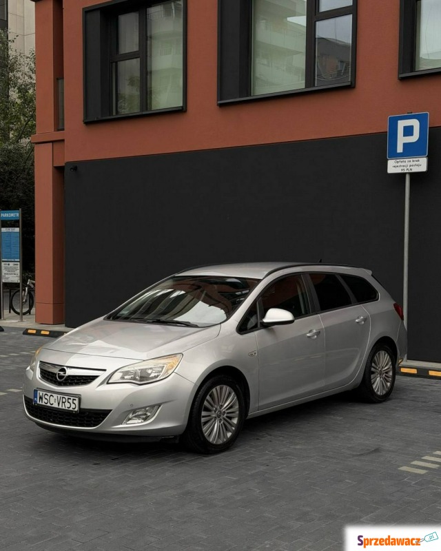 Opel Astra  Kombi 2011,  2.0 diesel, automat - Na sprzedaż za 18 204 zł - Piaseczno