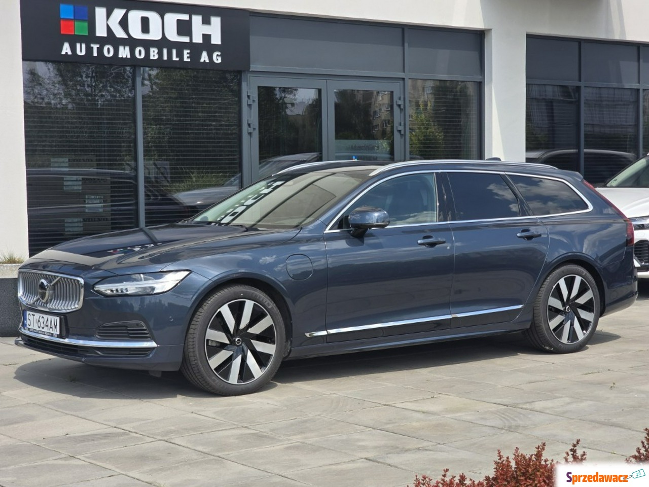 Volvo V90 2025