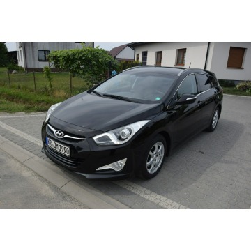 Hyundai i40  Kombi 2013,  1.6 benzyna - Na sprzedaż za 27 900 zł - Majdan Sieniawski - zdjęcie 6