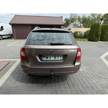 Skoda Superb  Kombi 2012,  2.0 diesel, automat - Na sprzedaż za 27 600 zł - Łęgowo - zdjęcie 6