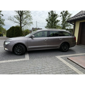 Skoda Superb  Kombi 2012,  2.0 diesel, automat - Na sprzedaż za 27 600 zł - Łęgowo - zdjęcie 8